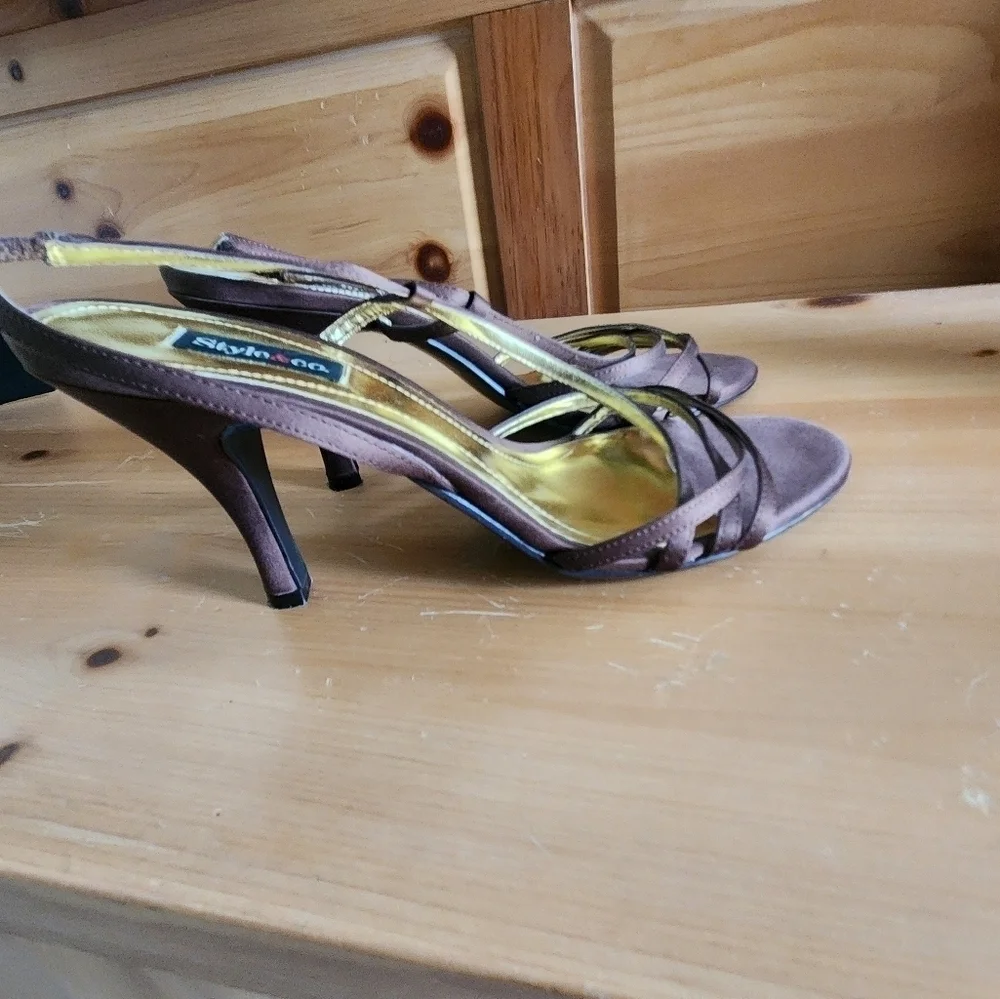 STYLE AND COMPANY BROWN SLING BACK SANDAL
